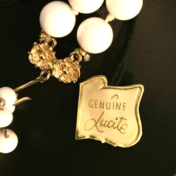 Vintage Coro Lucite 18" Beaded Necklace and Earrings Set - Original Tag - Picture 10 of 10